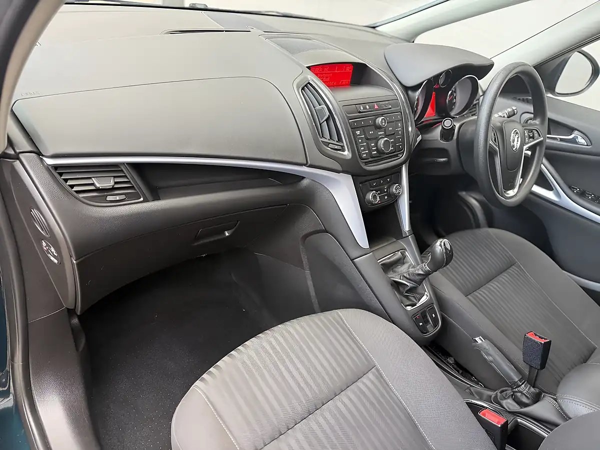 Used 2015 Vauxhall Zafira Tourer Exclusiv Green - Interior and Exterior details 13