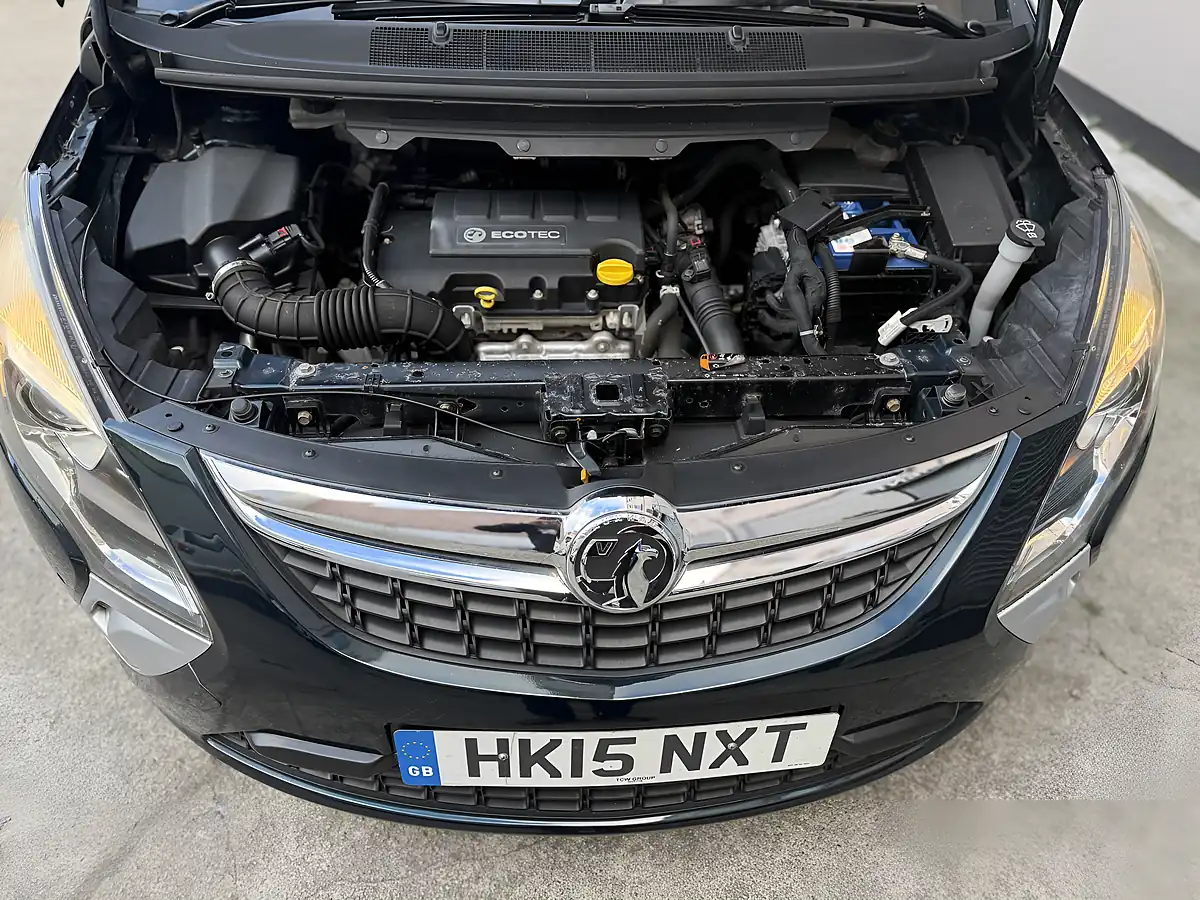 Used 2015 Vauxhall Zafira Tourer Exclusiv Green - Interior and Exterior details 16