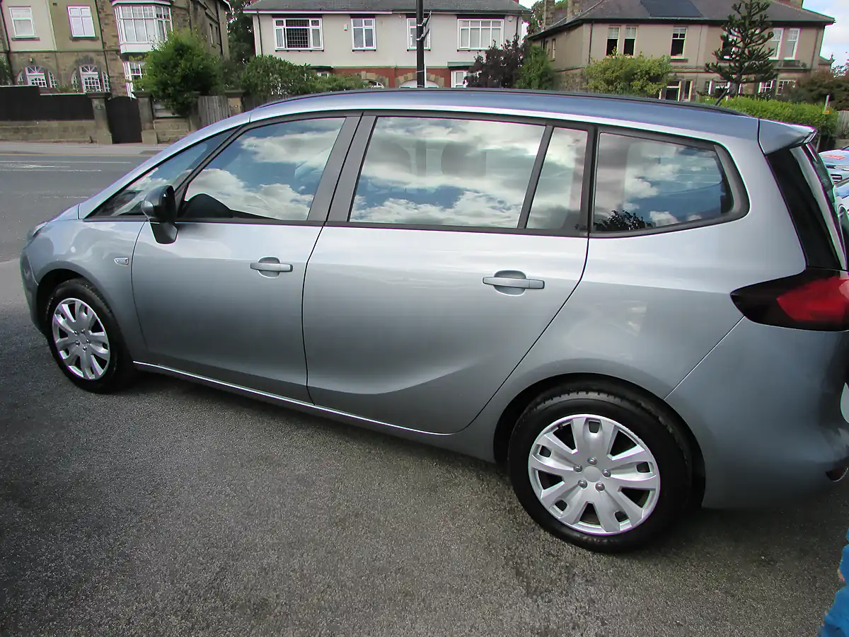 Used 2015 Vauxhall Zafira Tourer Exclusiv Silver - Interior and Exterior details 11