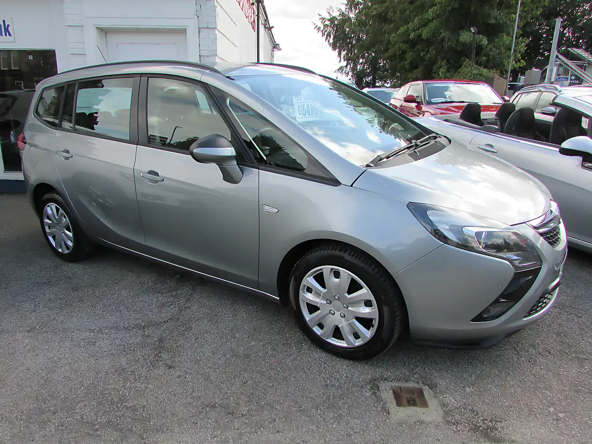 Used 2015 Vauxhall Zafira Tourer Exclusiv Silver - Interior and Exterior details 2