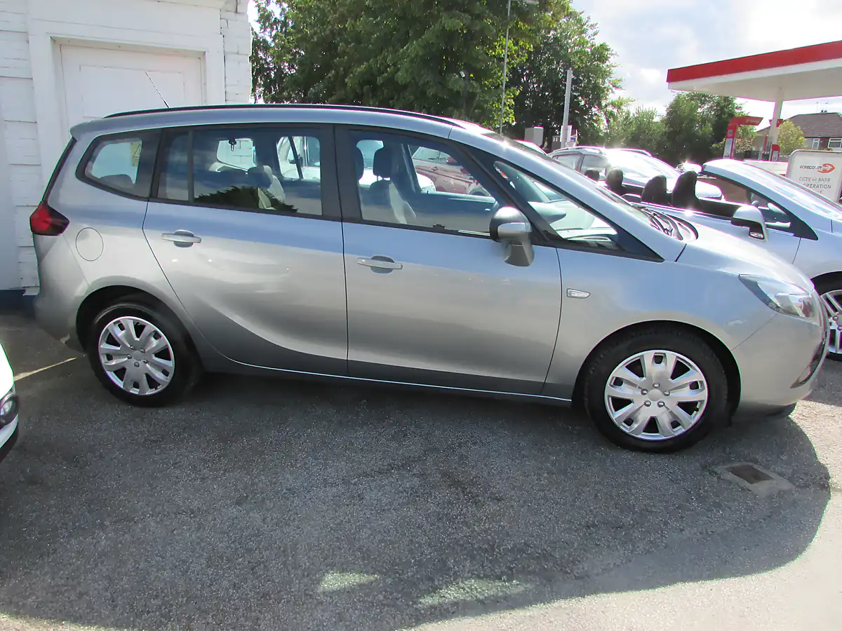 Used 2015 Vauxhall Zafira Tourer Exclusiv Silver - Interior and Exterior details 3