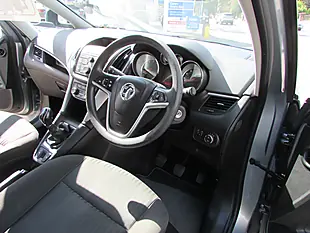 Used 2015 Vauxhall Zafira Tourer Exclusiv Silver - Interior and Exterior details 5