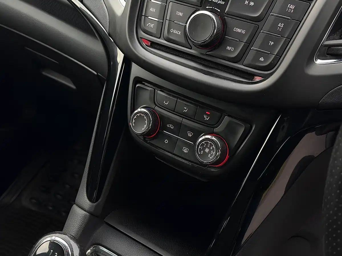 Used 2015 Vauxhall Zafira Tourer Sri Blue - Interior and Exterior details 10