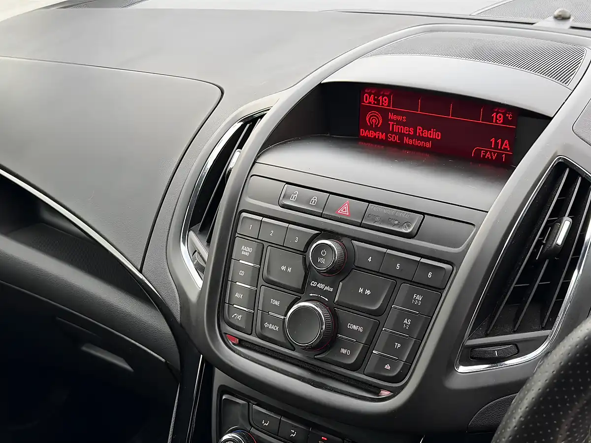 Used 2015 Vauxhall Zafira Tourer Sri Blue - Interior and Exterior details 11