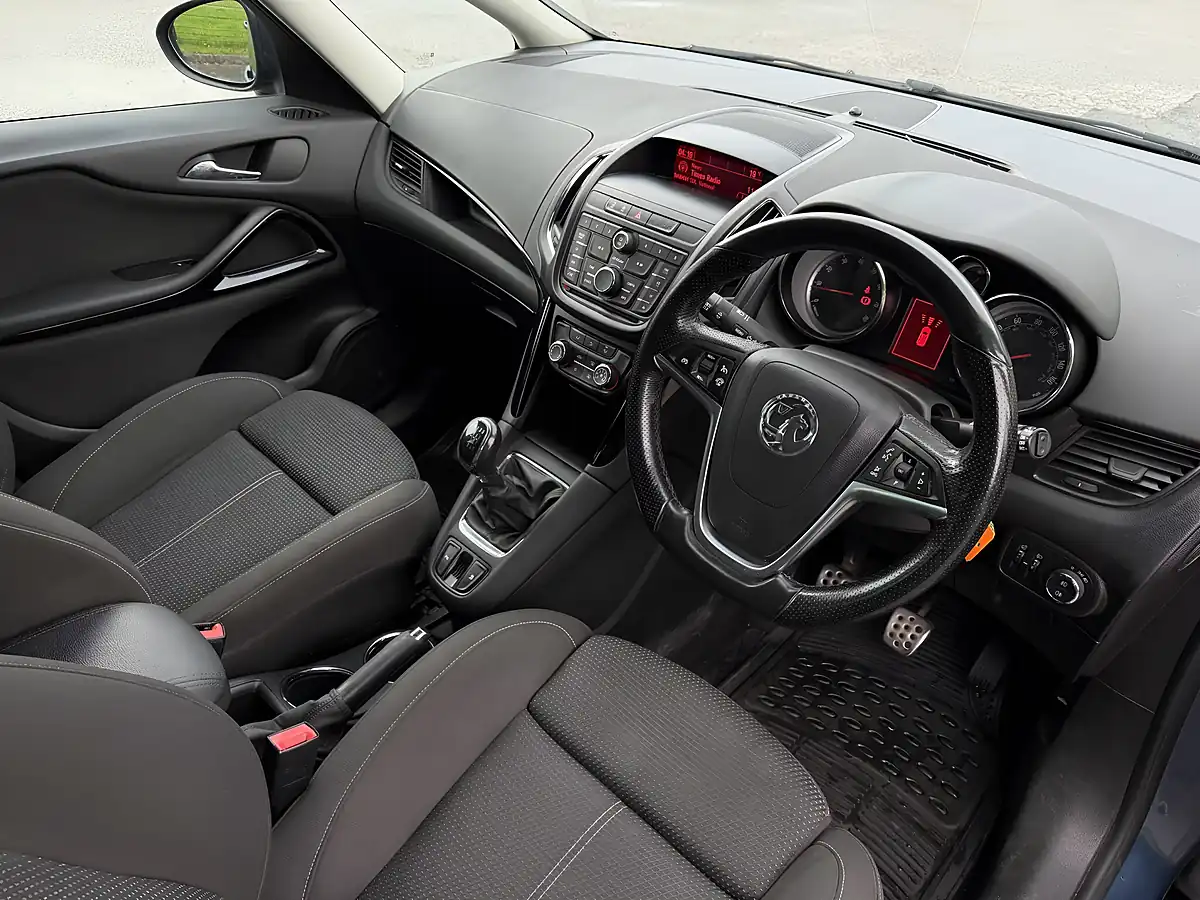Used 2015 Vauxhall Zafira Tourer Sri Blue - Interior and Exterior details 8