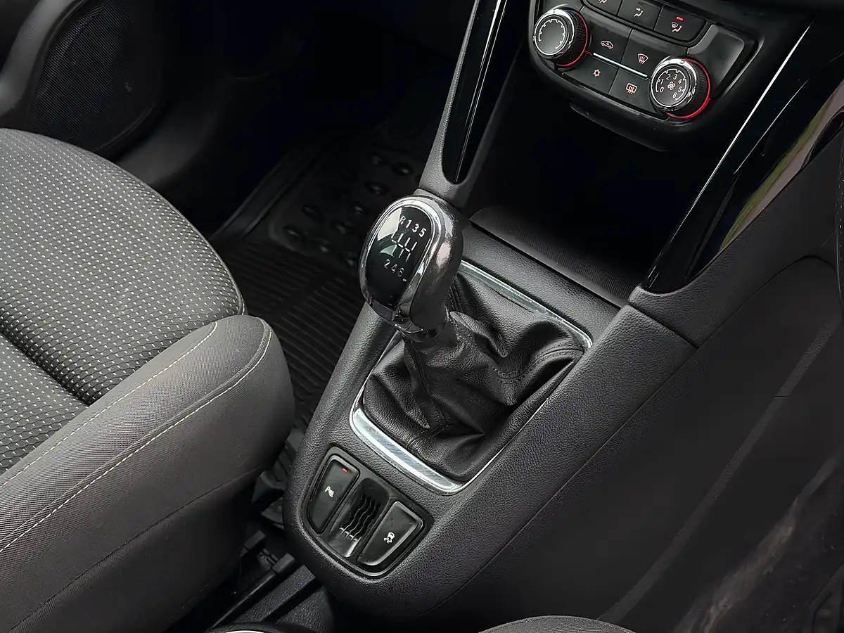 Used 2015 Vauxhall Zafira Tourer Sri Blue - Interior and Exterior details 9