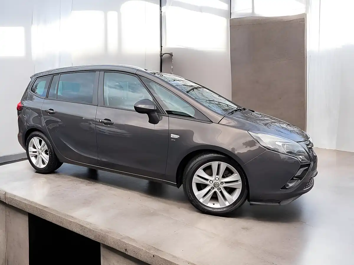 Used 2015 Vauxhall Zafira Tourer Sri Grey - Front View