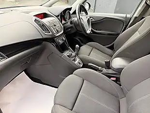 Used 2015 Vauxhall Zafira Tourer Sri Grey - Interior and Exterior details 13