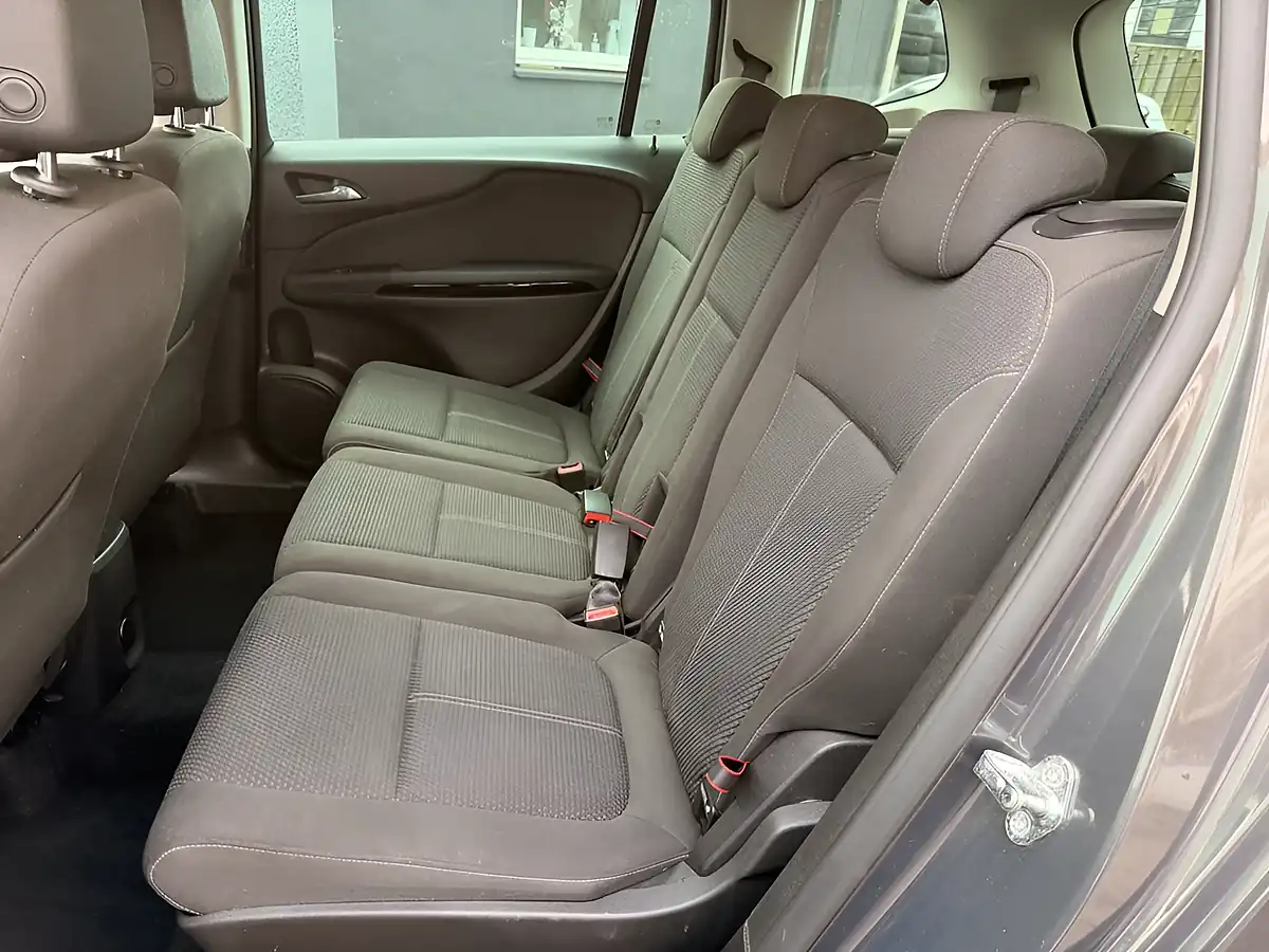 Used 2015 Vauxhall Zafira Tourer Sri Grey - Interior and Exterior details 15