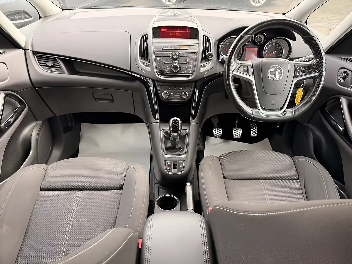 Used 2015 Vauxhall Zafira Tourer Sri Grey - Interior and Exterior details 16
