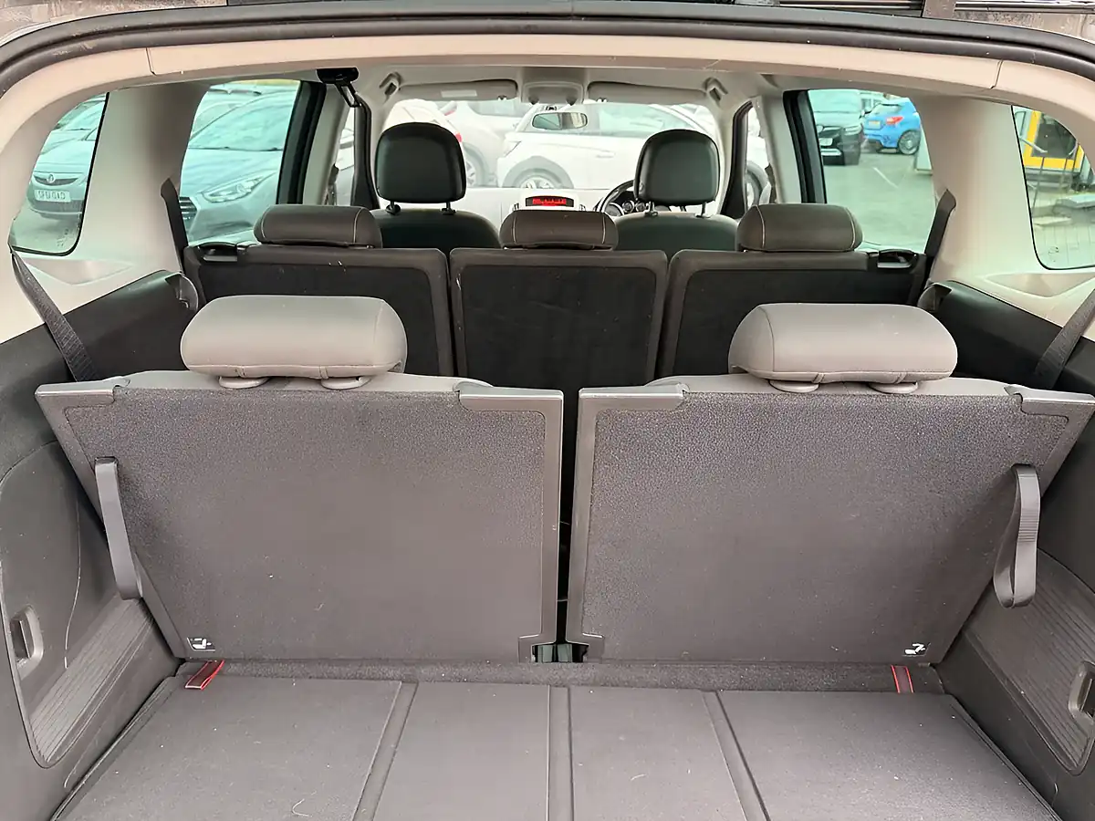 Used 2015 Vauxhall Zafira Tourer Sri Grey - Interior and Exterior details 17