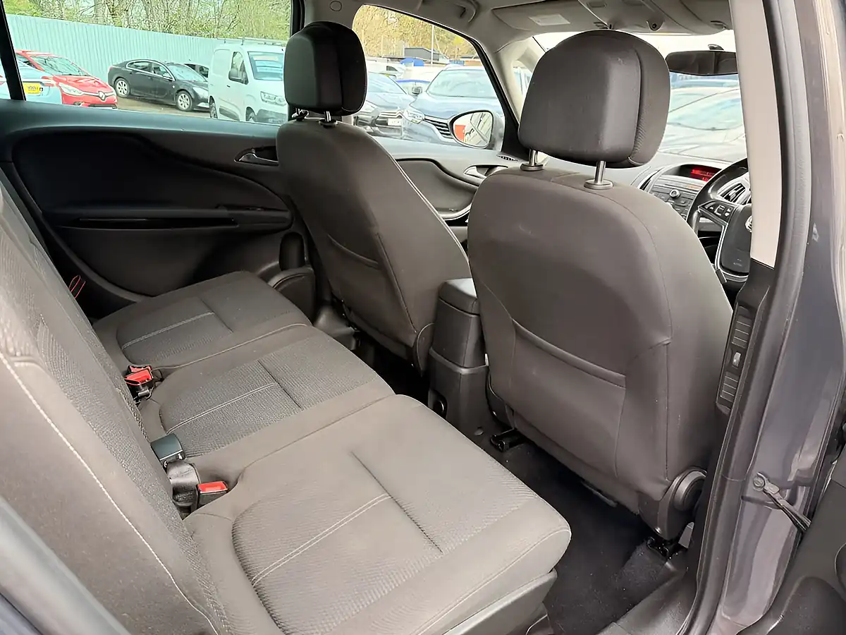 Used 2015 Vauxhall Zafira Tourer Sri Grey - Interior and Exterior details 18
