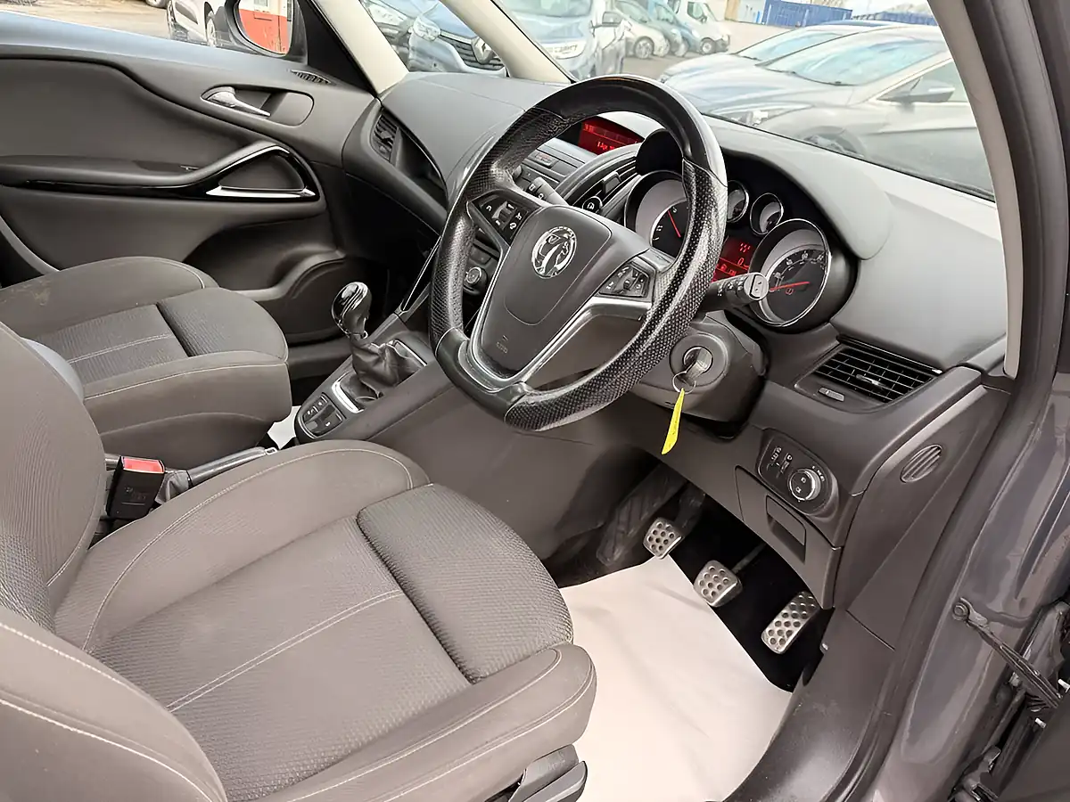 Used 2015 Vauxhall Zafira Tourer Sri Grey - Interior and Exterior details 19