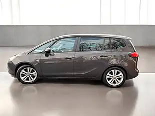 Used 2015 Vauxhall Zafira Tourer Sri Grey - Interior and Exterior details 3