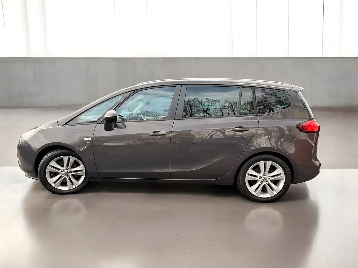 Used 2015 Vauxhall Zafira Tourer Sri Grey - Interior and Exterior details 3