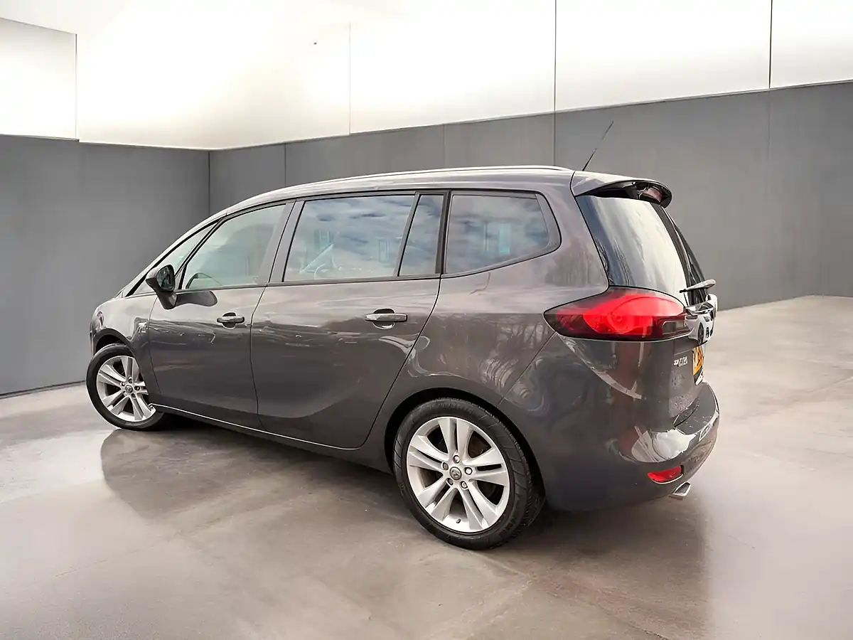 Used 2015 Vauxhall Zafira Tourer Sri Grey - Interior and Exterior details 4