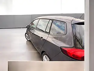 Used 2015 Vauxhall Zafira Tourer Sri Grey - Interior and Exterior details 7