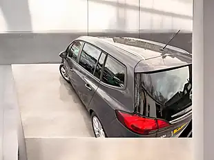 Used 2015 Vauxhall Zafira Tourer Sri Grey - Interior and Exterior details 8