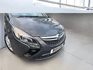 Used 2015 Vauxhall Zafira Tourer Sri Grey - Interior and Exterior details 9