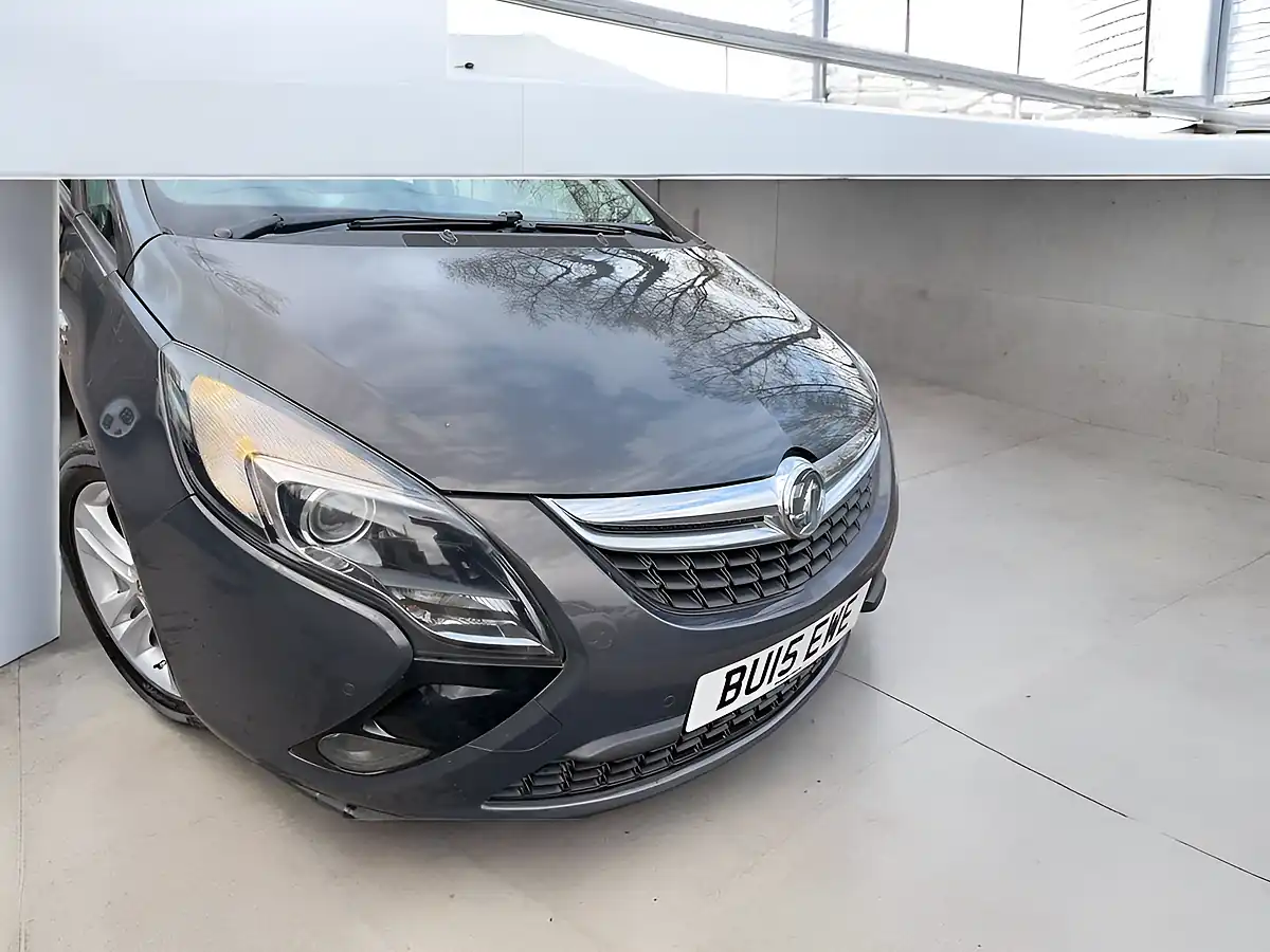 Used 2015 Vauxhall Zafira Tourer Sri Grey - Interior and Exterior details 9