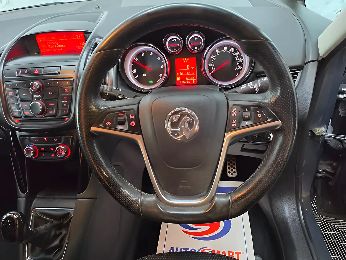 Used 2015 Vauxhall Zafira Tourer Sri Grey - Interior and Exterior details 10
