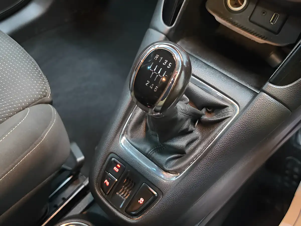 Used 2015 Vauxhall Zafira Tourer Sri Grey - Interior and Exterior details 14