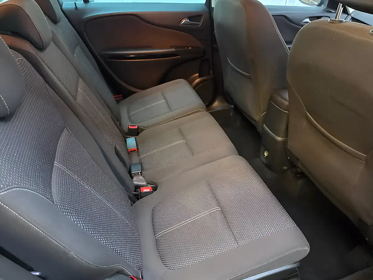 Used 2015 Vauxhall Zafira Tourer Sri Grey - Interior and Exterior details 15