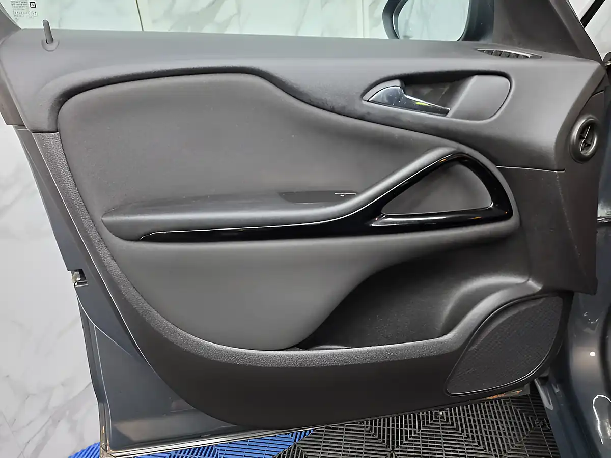 Used 2015 Vauxhall Zafira Tourer Sri Grey - Interior and Exterior details 19