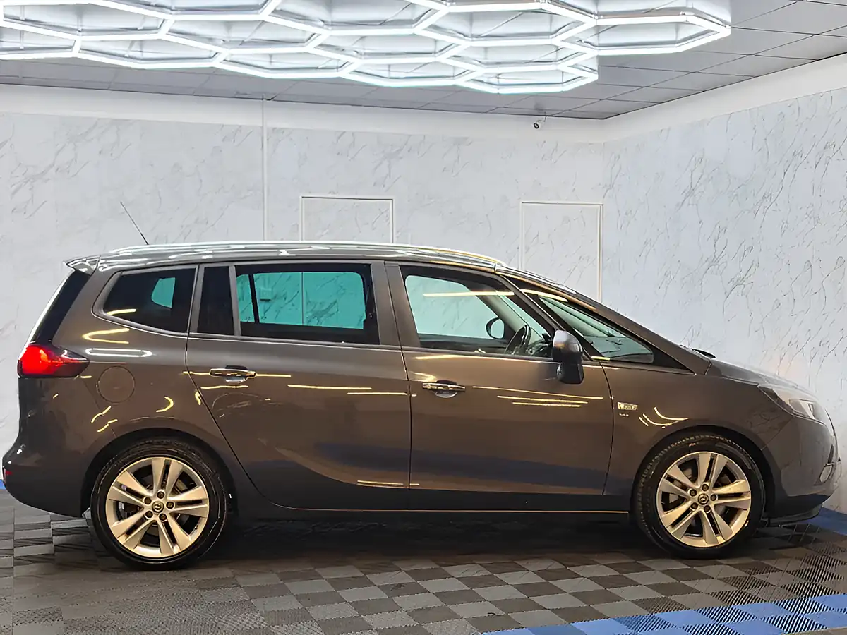 Used 2015 Vauxhall Zafira Tourer Sri Grey - Interior and Exterior details 8