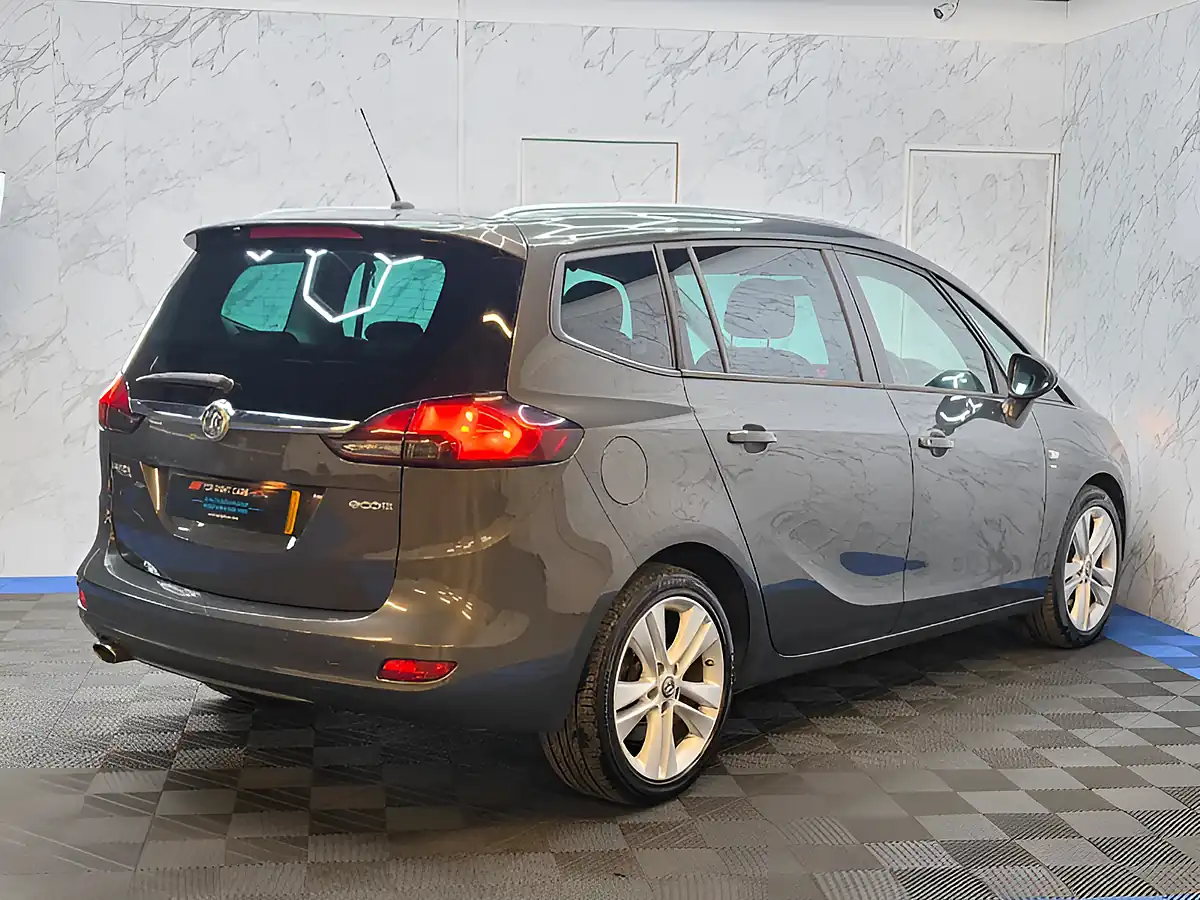 Used 2015 Vauxhall Zafira Tourer Sri Grey - Interior and Exterior details 9