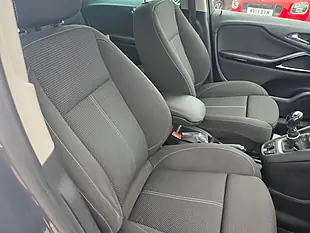 Used 2015 Vauxhall Zafira Tourer Sri Grey - Interior and Exterior details 12