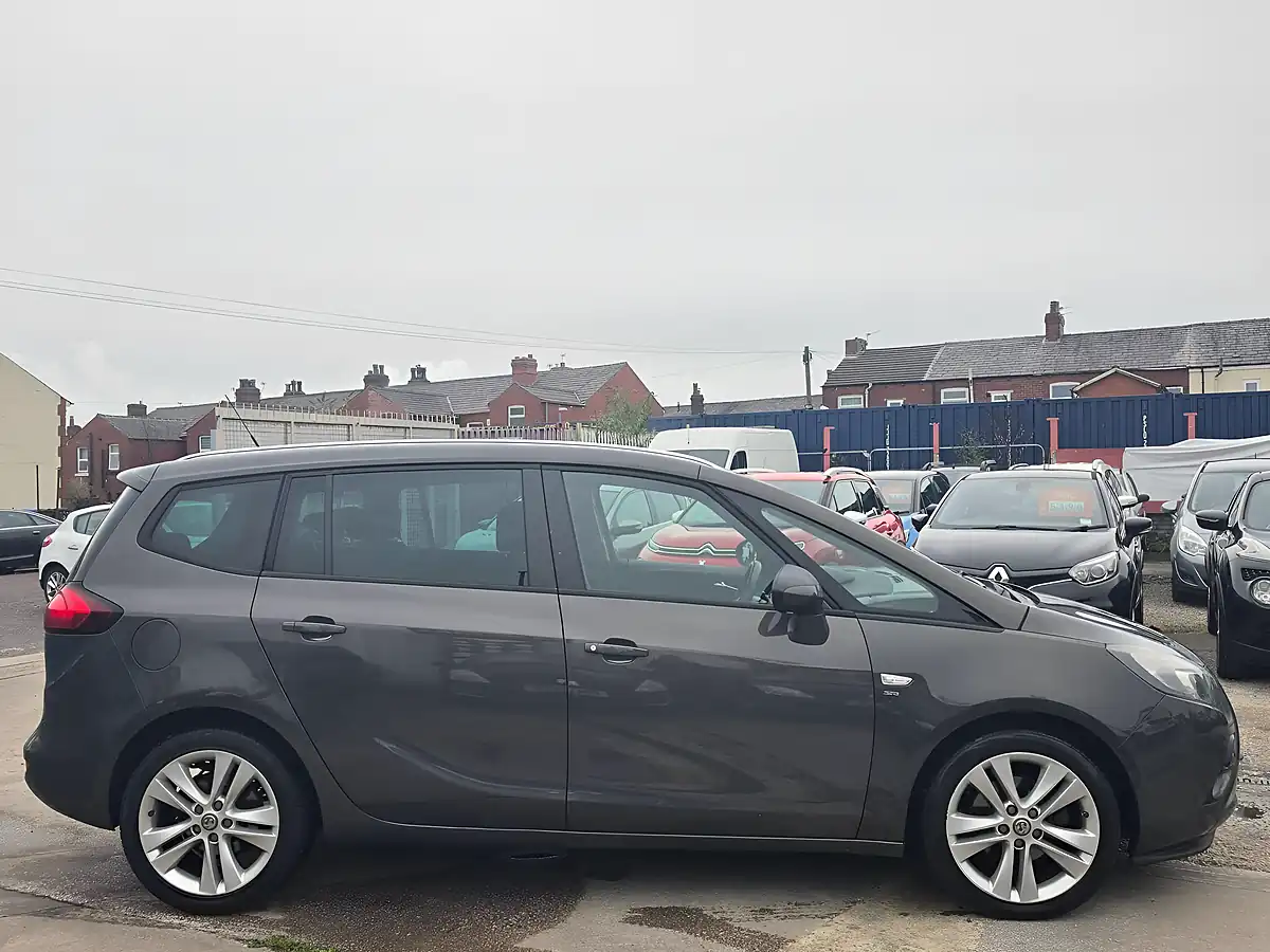 Used 2015 Vauxhall Zafira Tourer Sri Grey - Interior and Exterior details 8