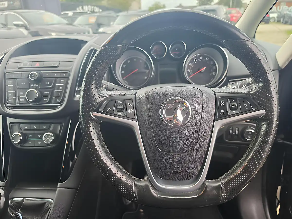 Used 2015 Vauxhall Zafira Tourer Sri Grey - Interior and Exterior details 9