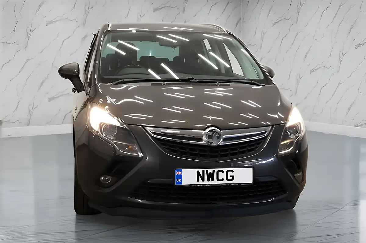 Used 2015 Vauxhall Zafira Tourer Sri Grey - Interior and Exterior details 2