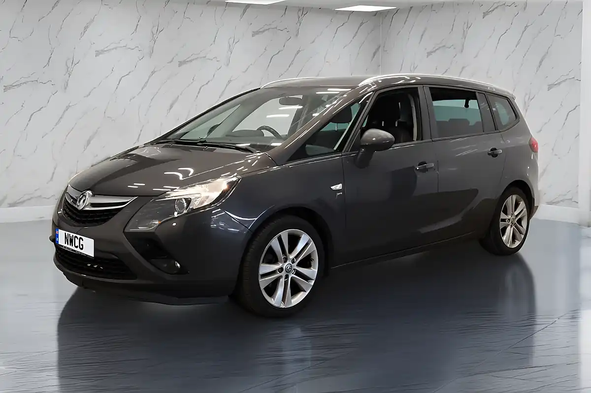 Used 2015 Vauxhall Zafira Tourer Sri Grey - Interior and Exterior details 4