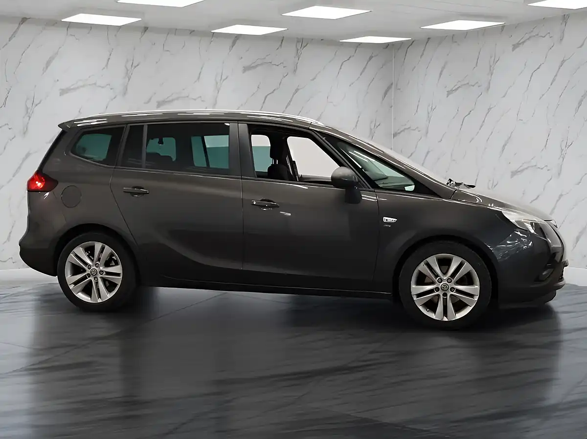 Used 2015 Vauxhall Zafira Tourer Sri Grey - Interior and Exterior details 6