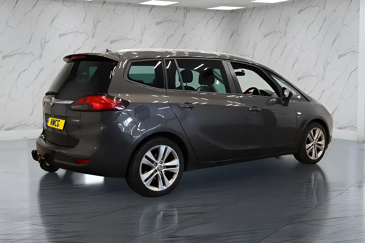 Used 2015 Vauxhall Zafira Tourer Sri Grey - Interior and Exterior details 8