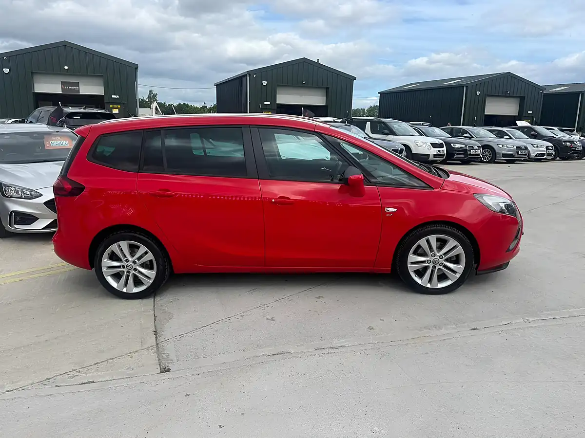 Used 2015 Vauxhall Zafira Tourer Sri Red - Interior and Exterior details 11