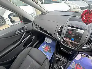 Used 2015 Vauxhall Zafira Tourer Sri Red - Interior and Exterior details 13