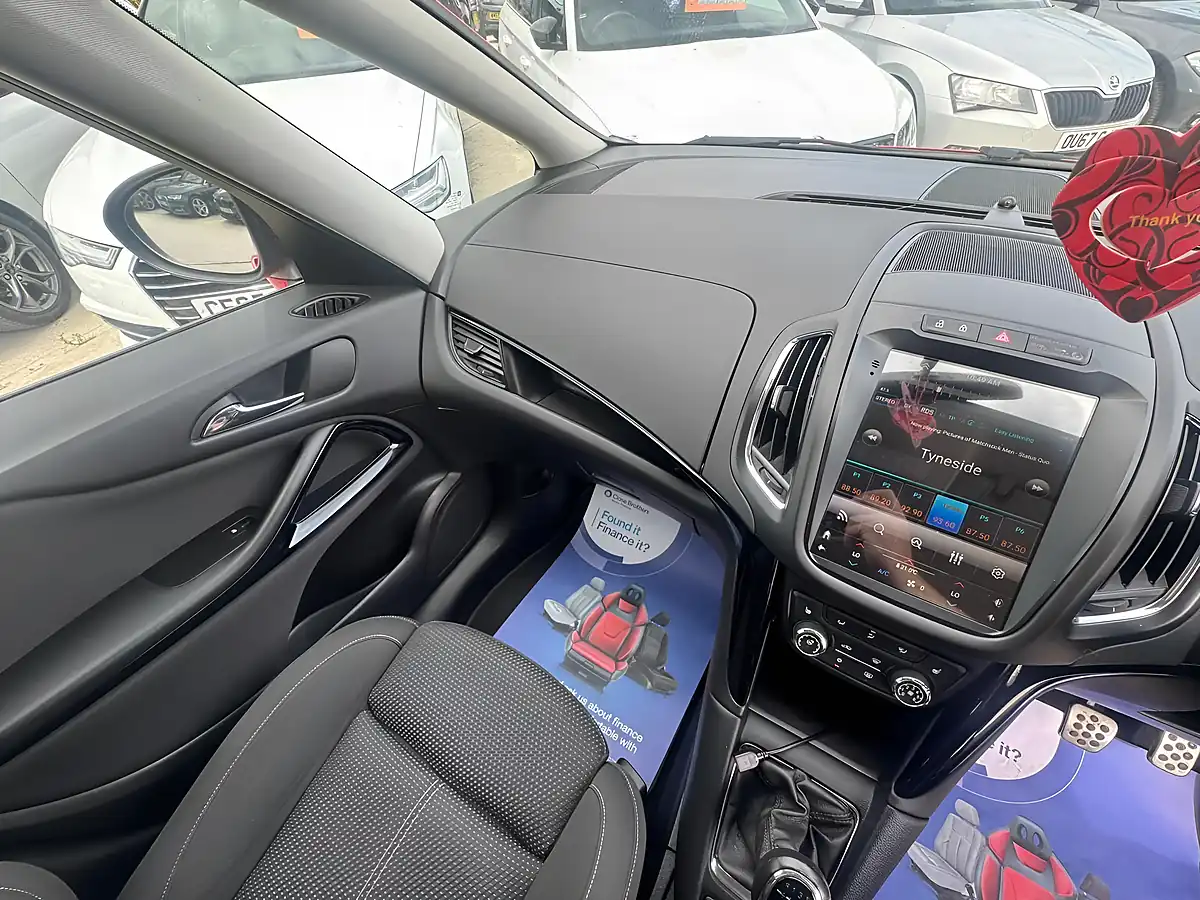 Used 2015 Vauxhall Zafira Tourer Sri Red - Interior and Exterior details 13