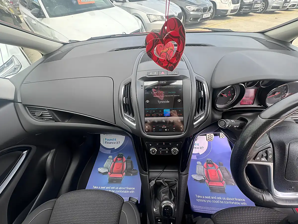 Used 2015 Vauxhall Zafira Tourer Sri Red - Interior and Exterior details 14