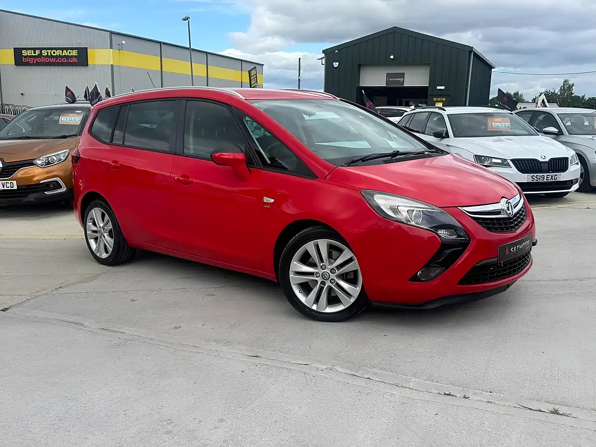 Used 2015 Vauxhall Zafira Tourer Sri Red - Interior and Exterior details 2