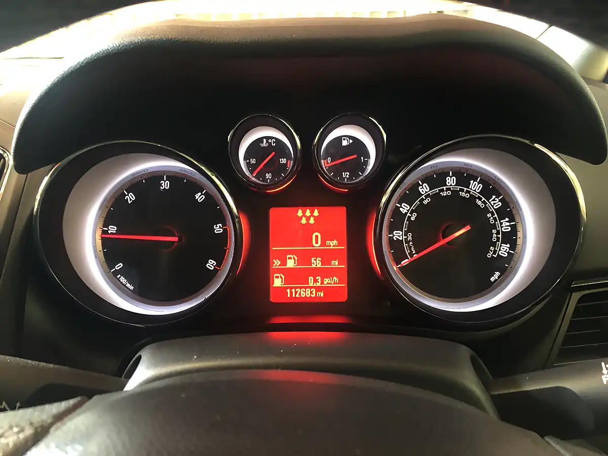 Used 2015 Vauxhall Zafira Tourer Sri Red - Interior and Exterior details 10