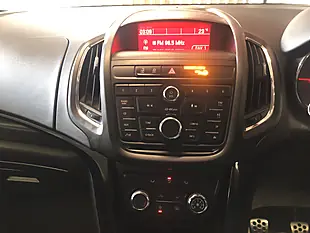 Used 2015 Vauxhall Zafira Tourer Sri Red - Interior and Exterior details 11