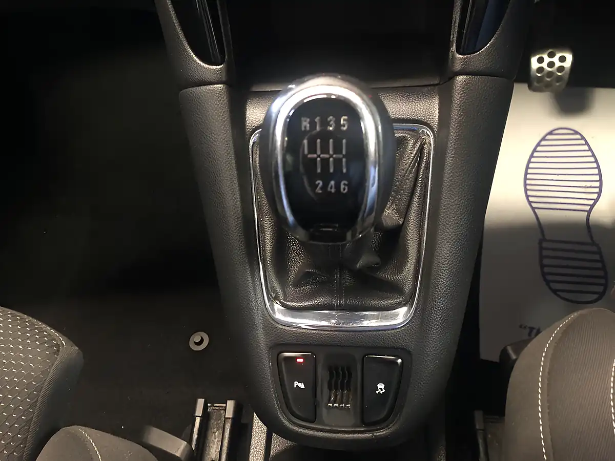 Used 2015 Vauxhall Zafira Tourer Sri Red - Interior and Exterior details 12