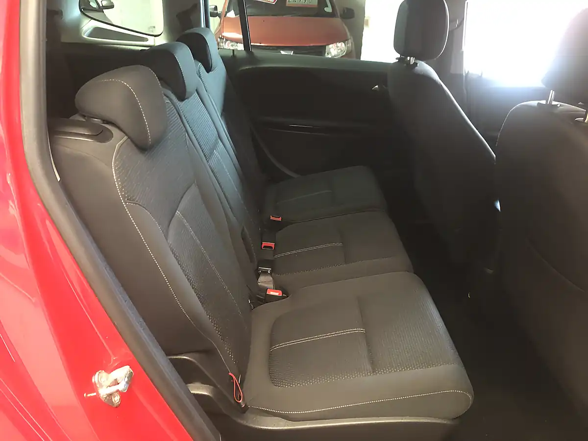 Used 2015 Vauxhall Zafira Tourer Sri Red - Interior and Exterior details 14