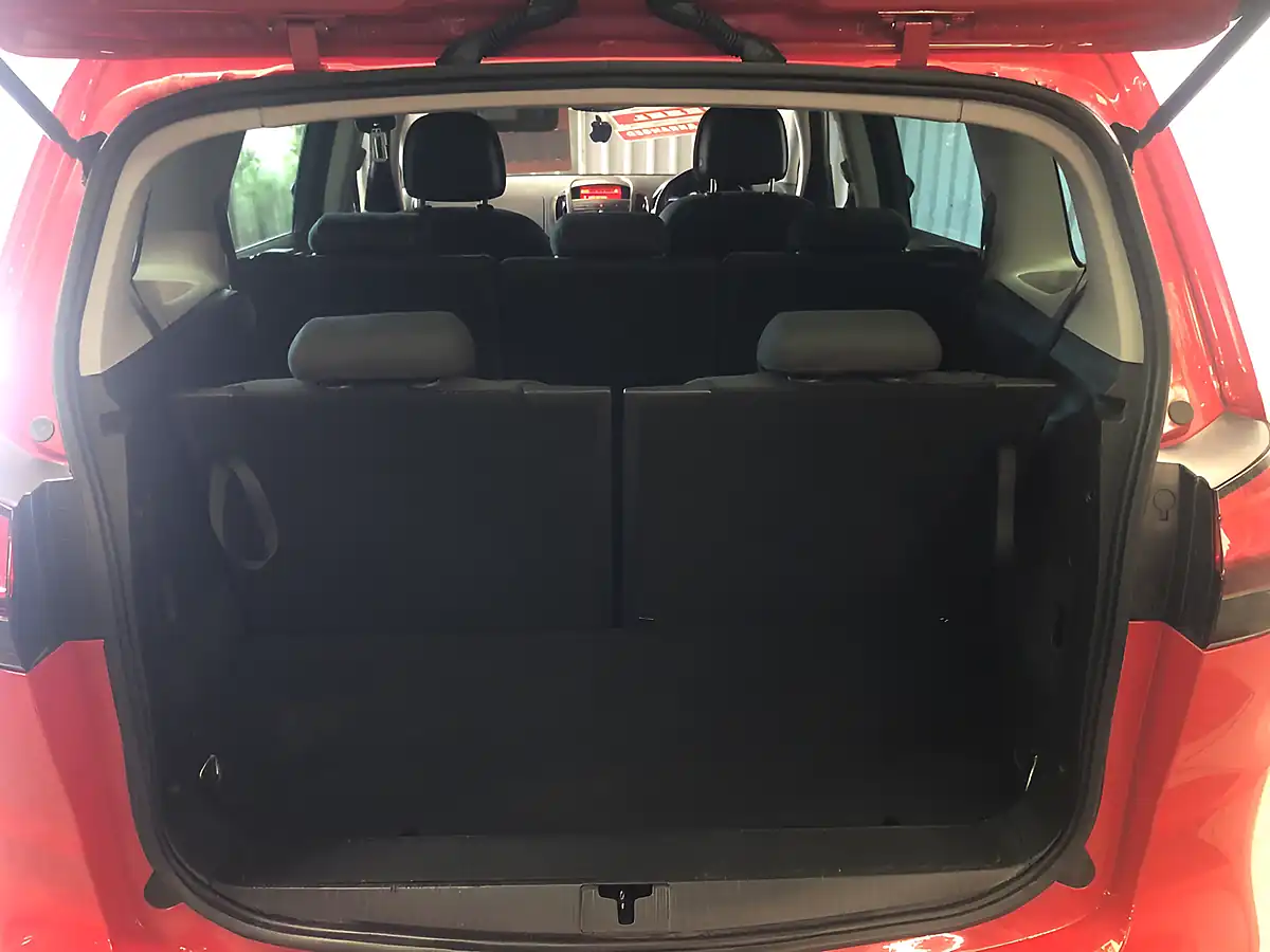 Used 2015 Vauxhall Zafira Tourer Sri Red - Interior and Exterior details 15