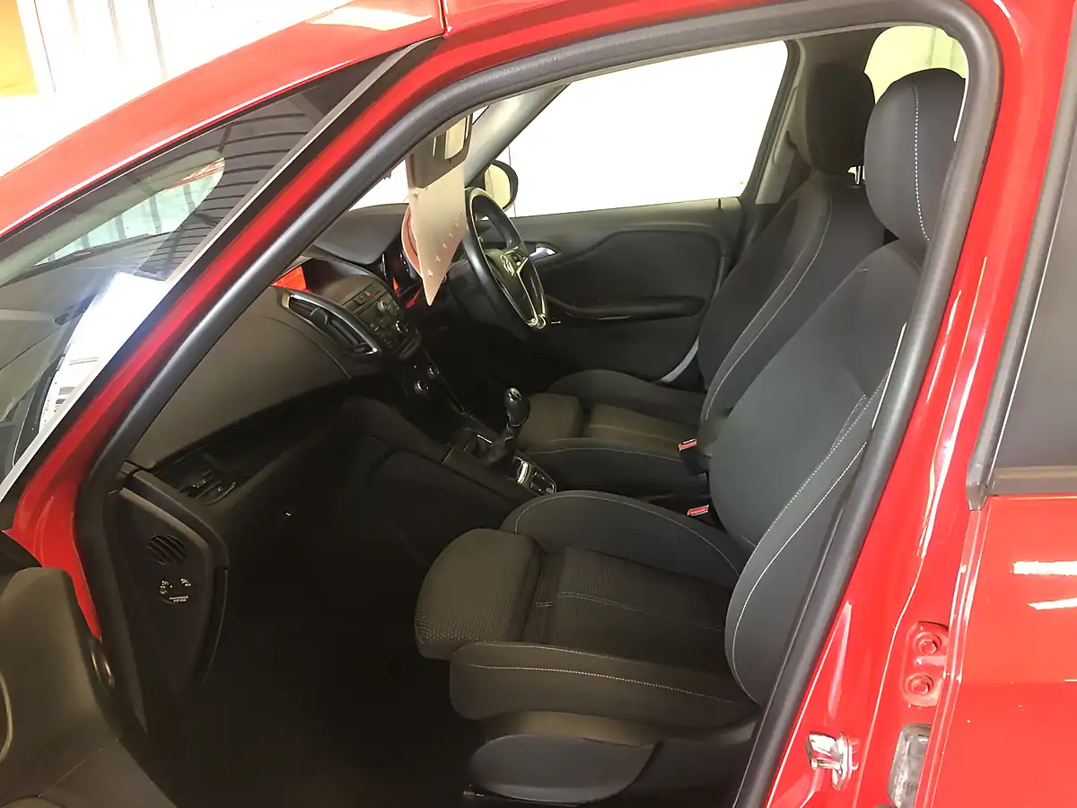 Used 2015 Vauxhall Zafira Tourer Sri Red - Interior and Exterior details 19
