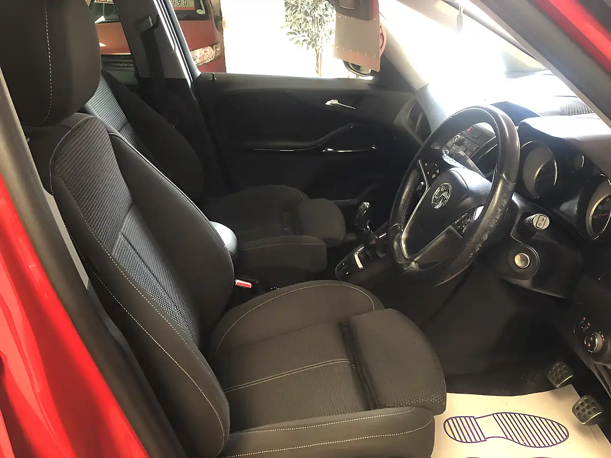 Used 2015 Vauxhall Zafira Tourer Sri Red - Interior and Exterior details 9