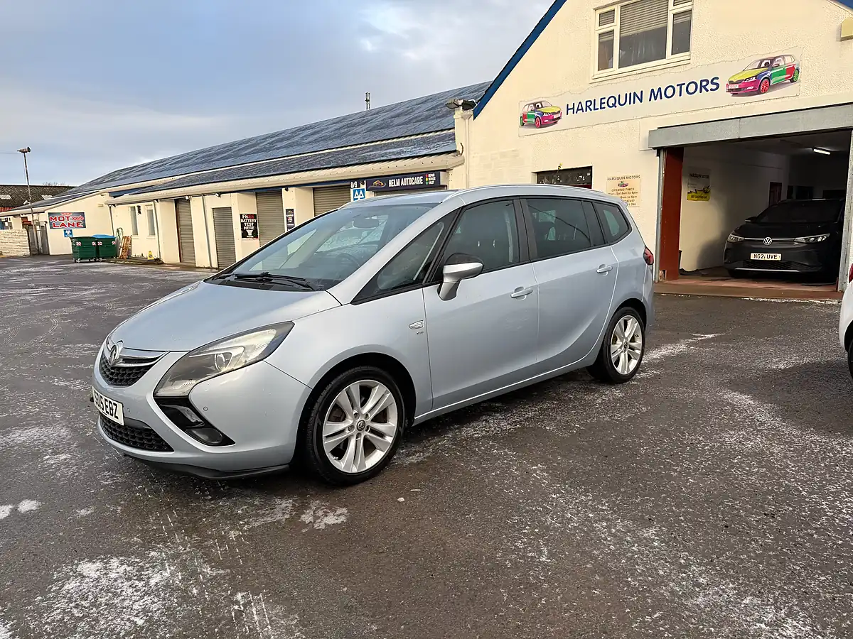 Used 2015 Vauxhall Zafira Tourer Sri Silver - Front View